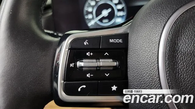Kia Carnival Generation 4 — Фото автомобиля 23