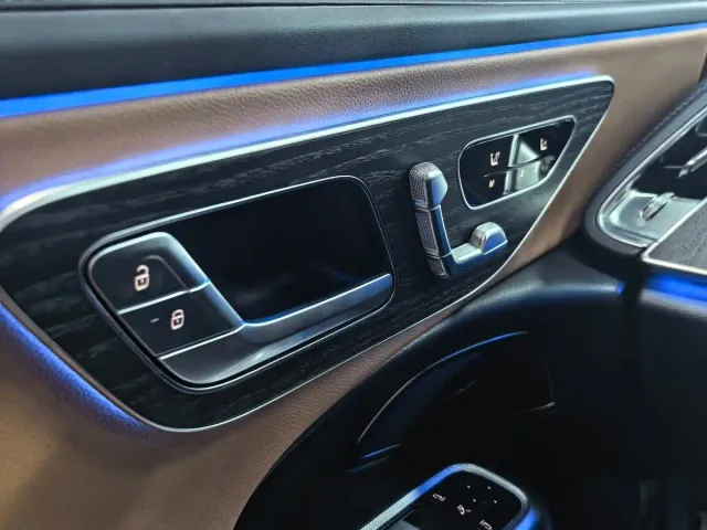 Mercedes-Benz E-Class — Фото автомобиля 10