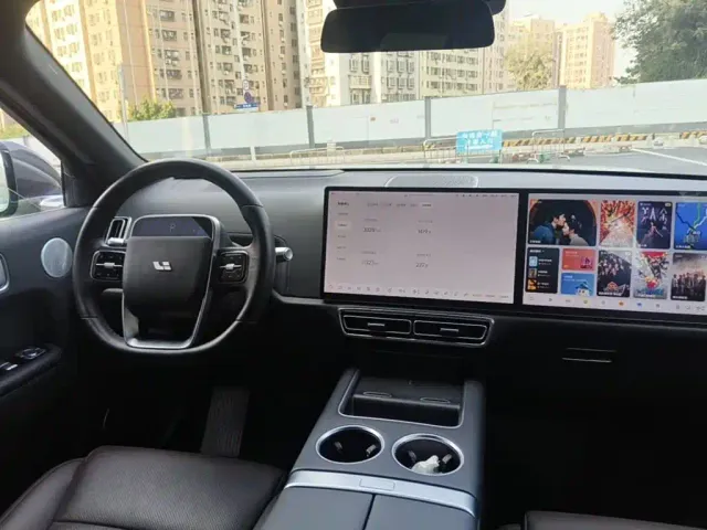Li Auto L8 — Фото автомобиля 12