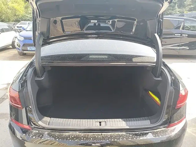 Volkswagen Passat — Фото автомобиля 18