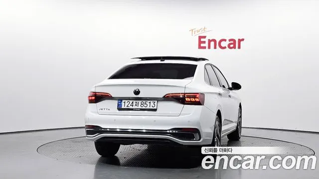 Volkswagen Jetta — Фото автомобиля 4