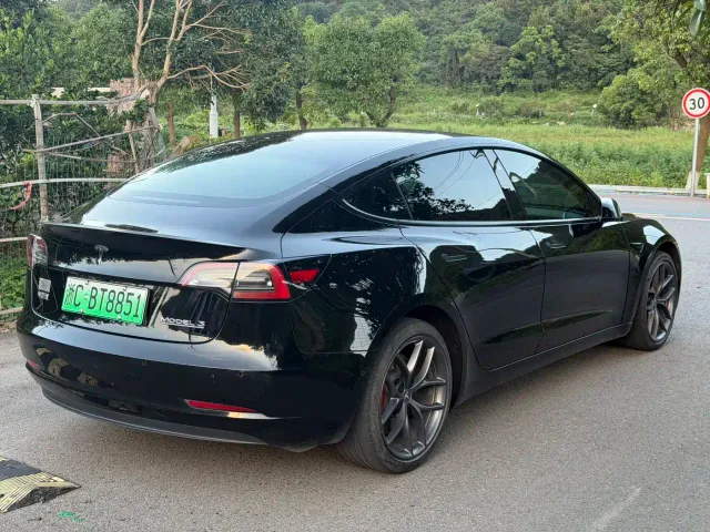 Tesla Model 3 — Фото автомобиля 5
