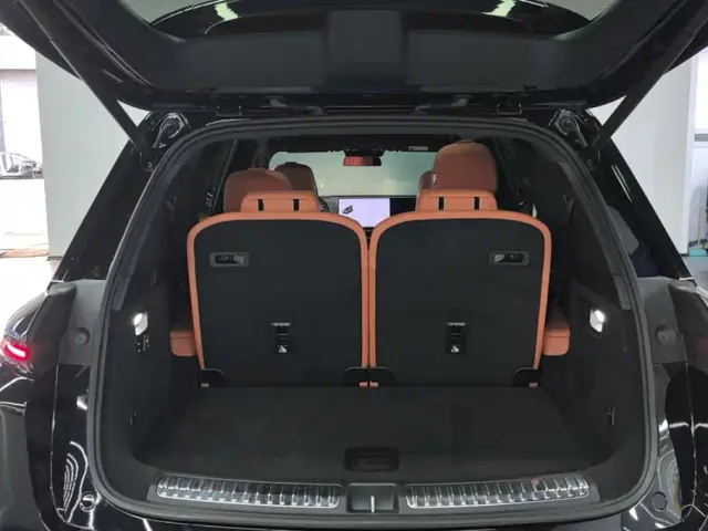 Li Auto L8 — Фото автомобиля 4