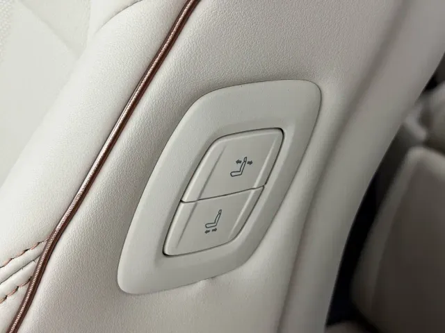 Lexus LM — Фото автомобиля 16