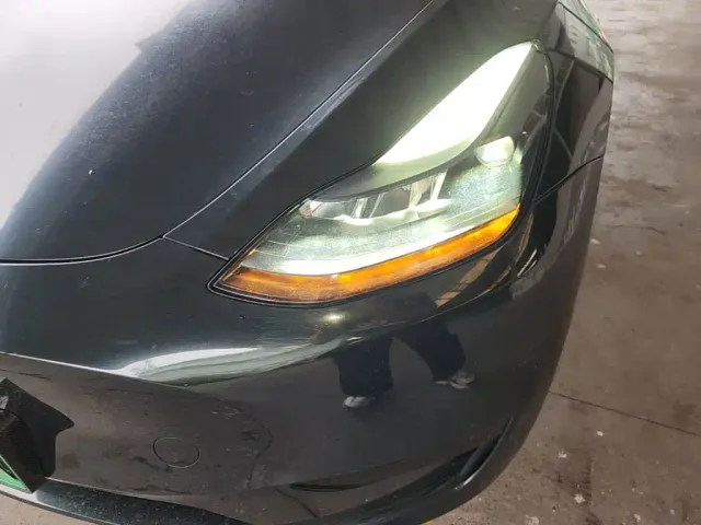 Tesla Model Y — Фото автомобиля 23