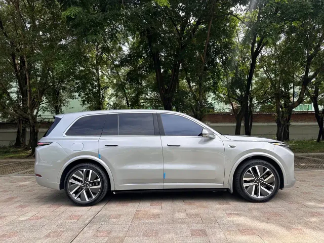 Li Auto L9 — Фото автомобиля 4