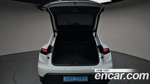 Porsche Macan — Фото автомобиля 20