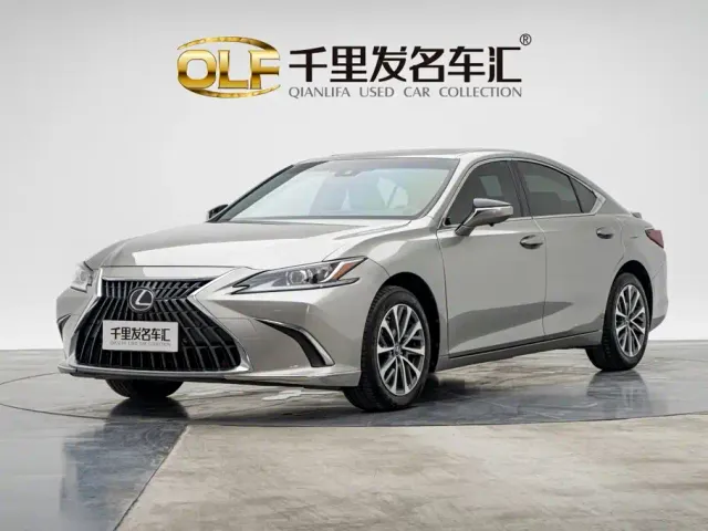 Фотография автомобиля — Lexus ES