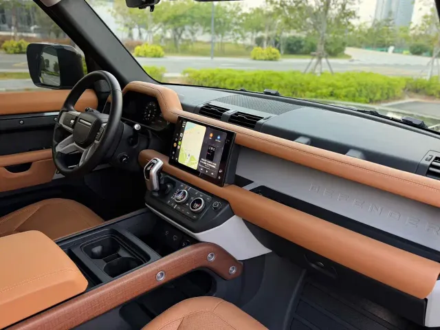 Land Rover Defender — Фото автомобиля 5