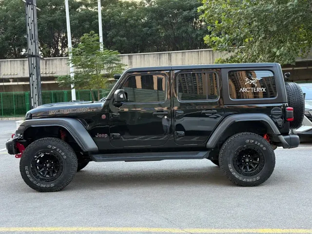 Jeep Wrangler — Фото автомобиля 10