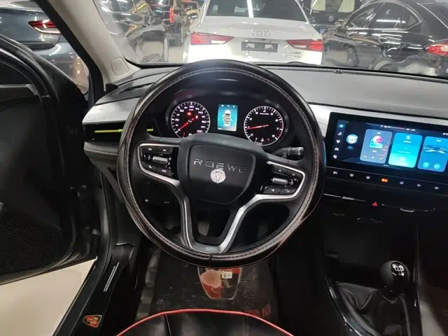 Roewe i5 — Фото автомобиля 10