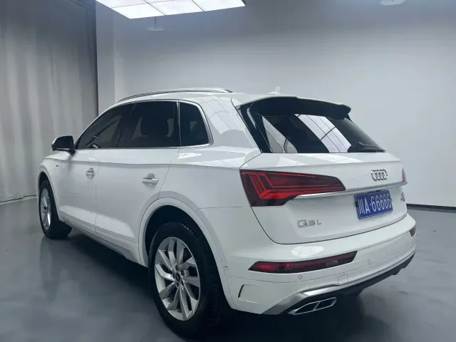Audi Q5L — Фото автомобиля 9