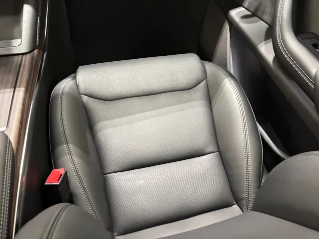 Tesla Model X — Фото автомобиля 10