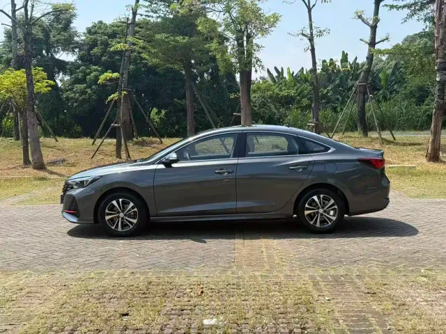 Changan Eado — Фото автомобиля 5