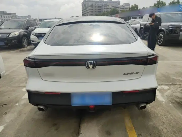 Changan UNI-V — Фото автомобиля 5