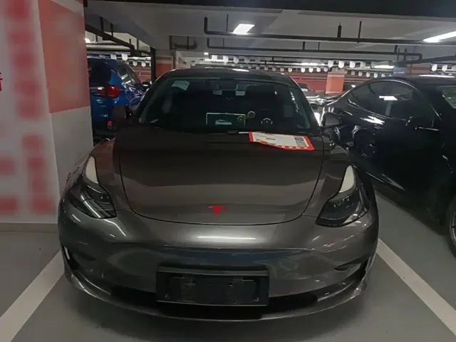 Tesla Model 3 — Фото автомобиля 2