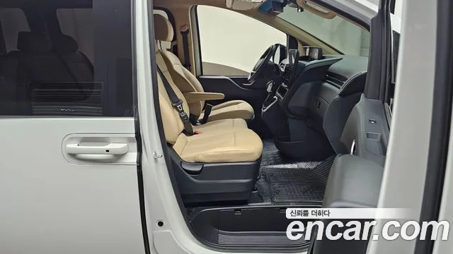 Hyundai Staria Staria 4WD Tourer 11 мест — Фото автомобиля 25