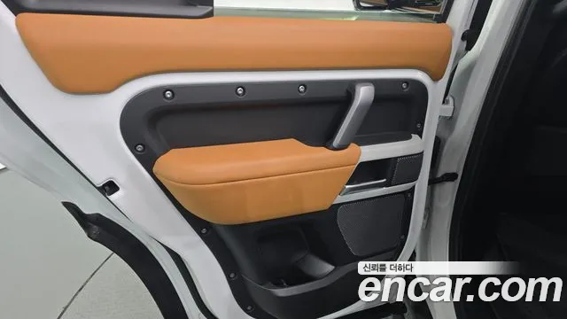 Land Rover Defender — Фото автомобиля 21