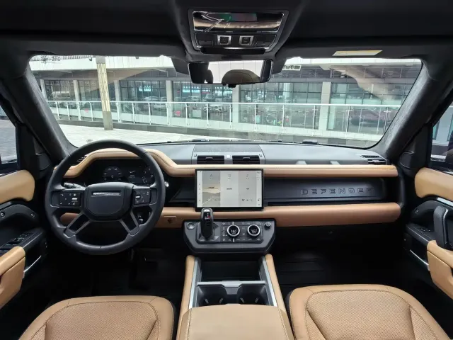 Land Rover Defender — Фото автомобиля 9