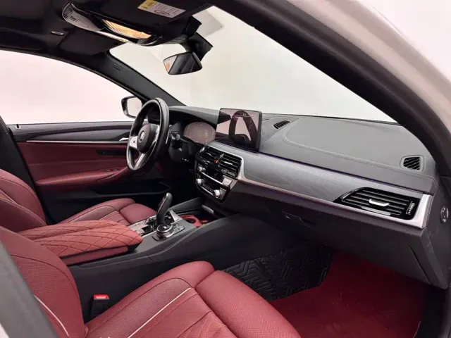 BMW 5 Series — Фото автомобиля 11