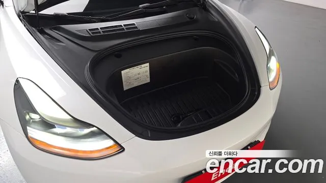 Tesla Model 3 — Фото автомобиля 2