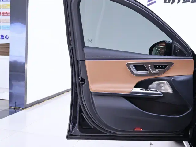 Mercedes-Benz E-Class — Фото автомобиля 19