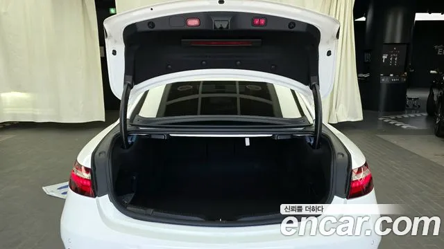 Mercedes-Benz E-Class — Фото автомобиля 20