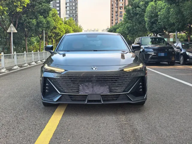 Changan UNI-V — Фото автомобиля 2