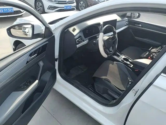 Volkswagen Lavida — Фото автомобиля 15