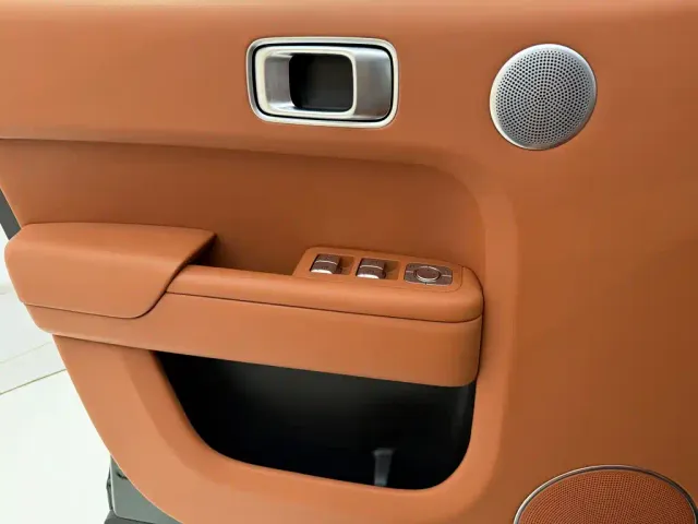 Li Auto L8 — Фото автомобиля 17