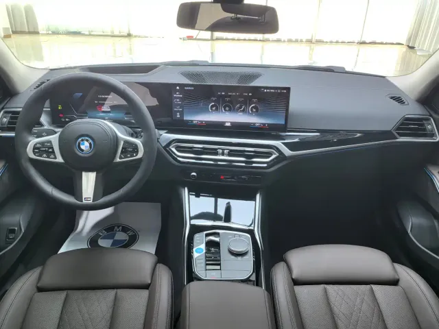 BMW i3 — Фото автомобиля 11
