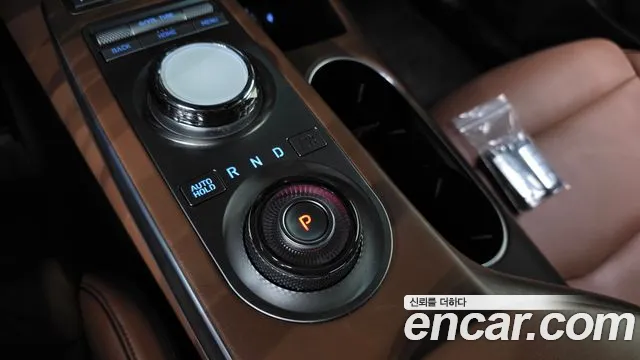 Genesis GV70 — Фото автомобиля 12