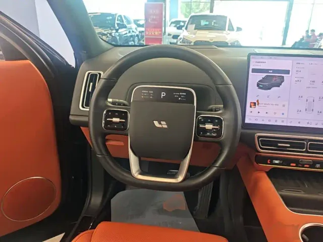 Li Auto L8 — Фото автомобиля 10