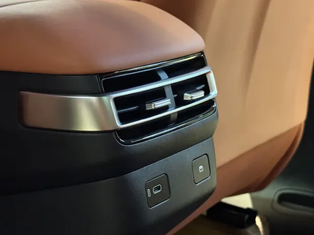 Changan Qiyuan E07 — Фото автомобиля 21