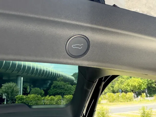 Tesla Model Y — Фото автомобиля 12