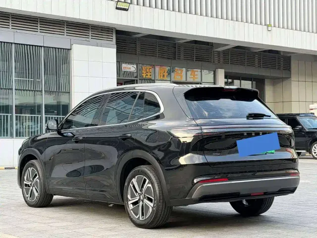 Geely Galaxy Starship 7 EM-i — Фото автомобиля 9