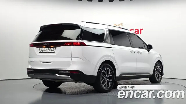 Kia Carnival Generation 4 — Фото автомобиля 2
