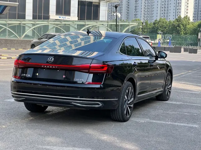 Volkswagen Passat — Фото автомобиля 6