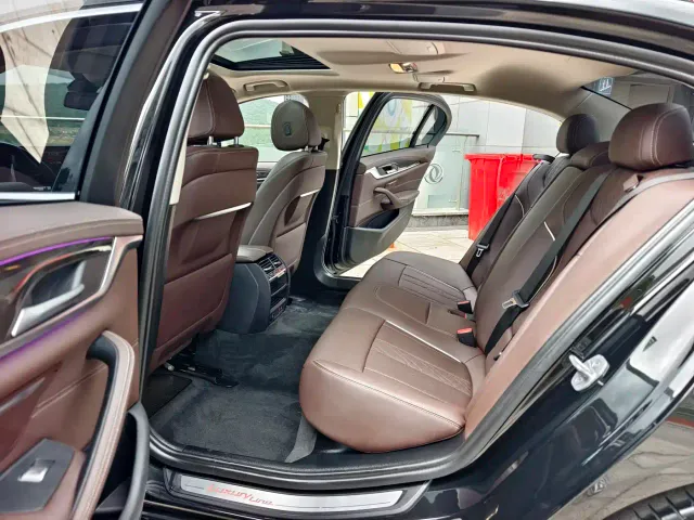 BMW 5 Series — Фото автомобиля 11