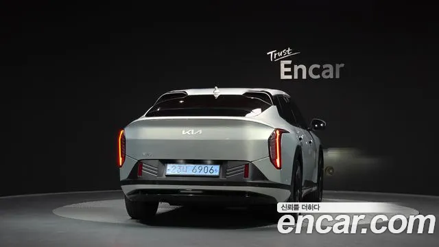 Kia EV4 — Фото автомобиля 4