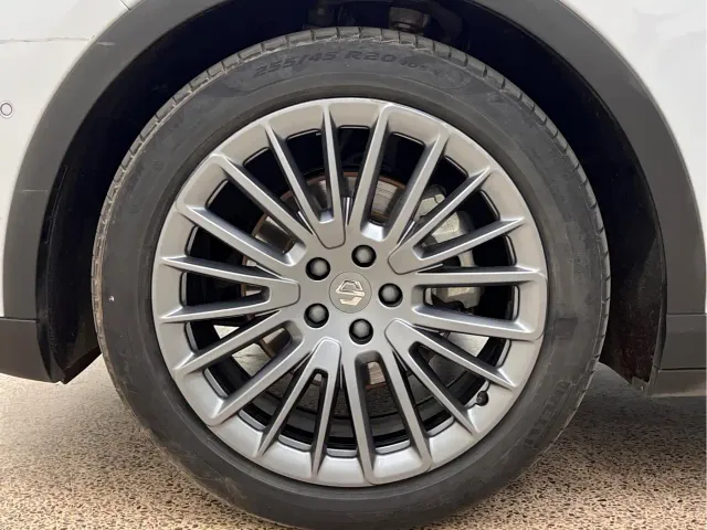 Leapmotor C11 — Фото автомобиля 10
