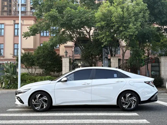 Hyundai Elantra — Фото автомобиля 19