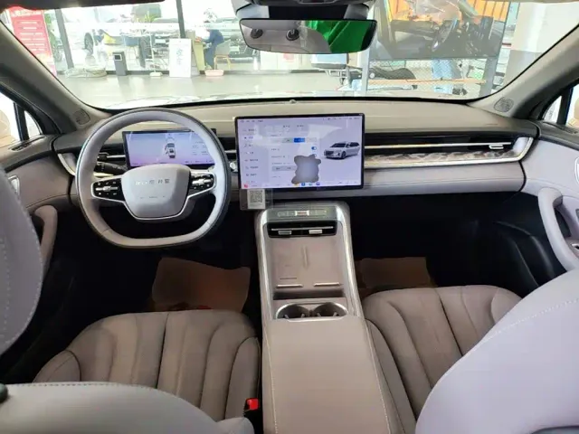 Roewe M7 DMH — Фото автомобиля 9