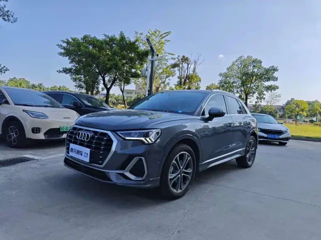 Фотография автомобиля — Audi Q3