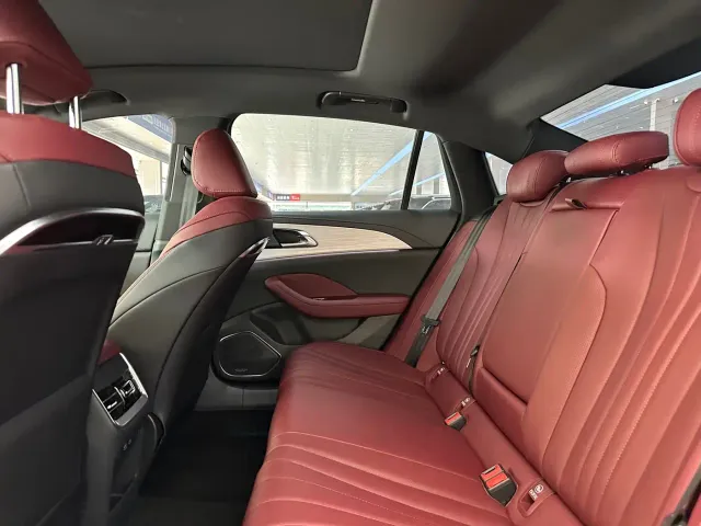 Hongqi H5 — Фото автомобиля 8