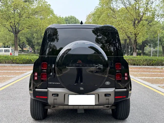 Land Rover Defender — Фото автомобиля 19