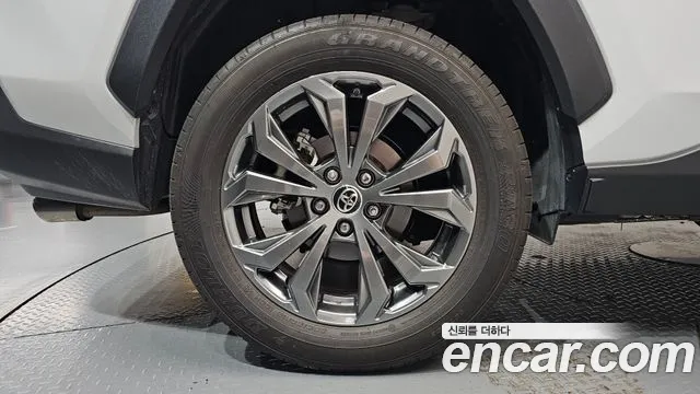 Toyota RAV4 — Фото автомобиля 4