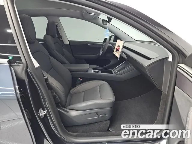 Tesla Model Y — Фото автомобиля 16