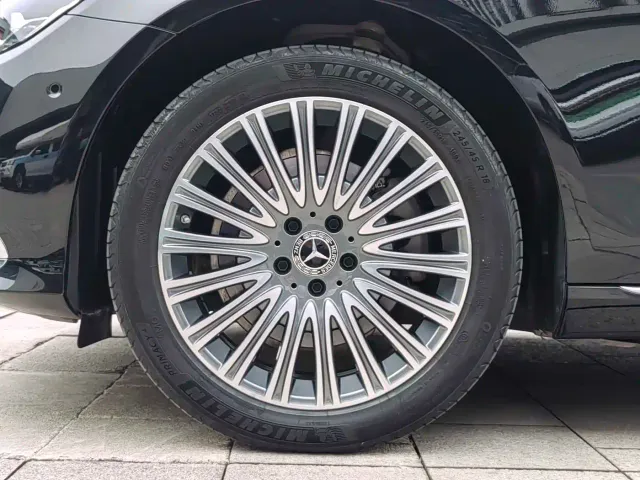 Mercedes-Benz E-Class — Фото автомобиля 7