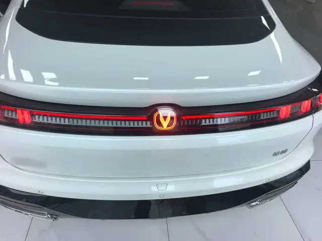 Changan Eado — Фото автомобиля 8